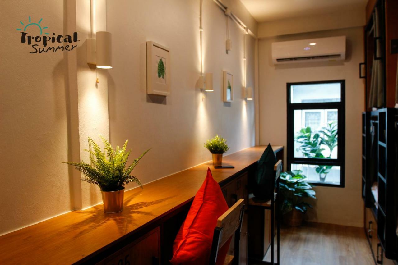 Tropical Summer Albergue