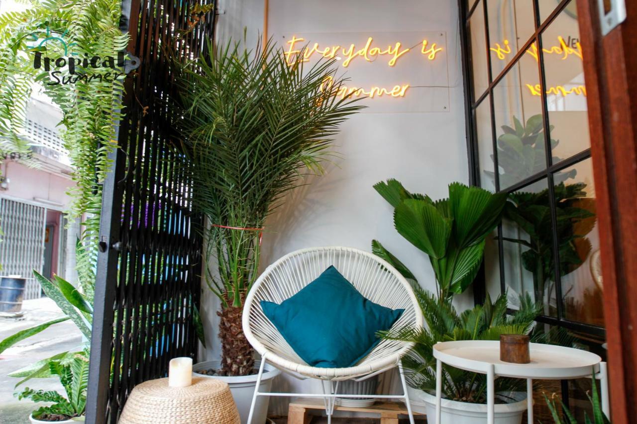 Tropical Summer Albergue