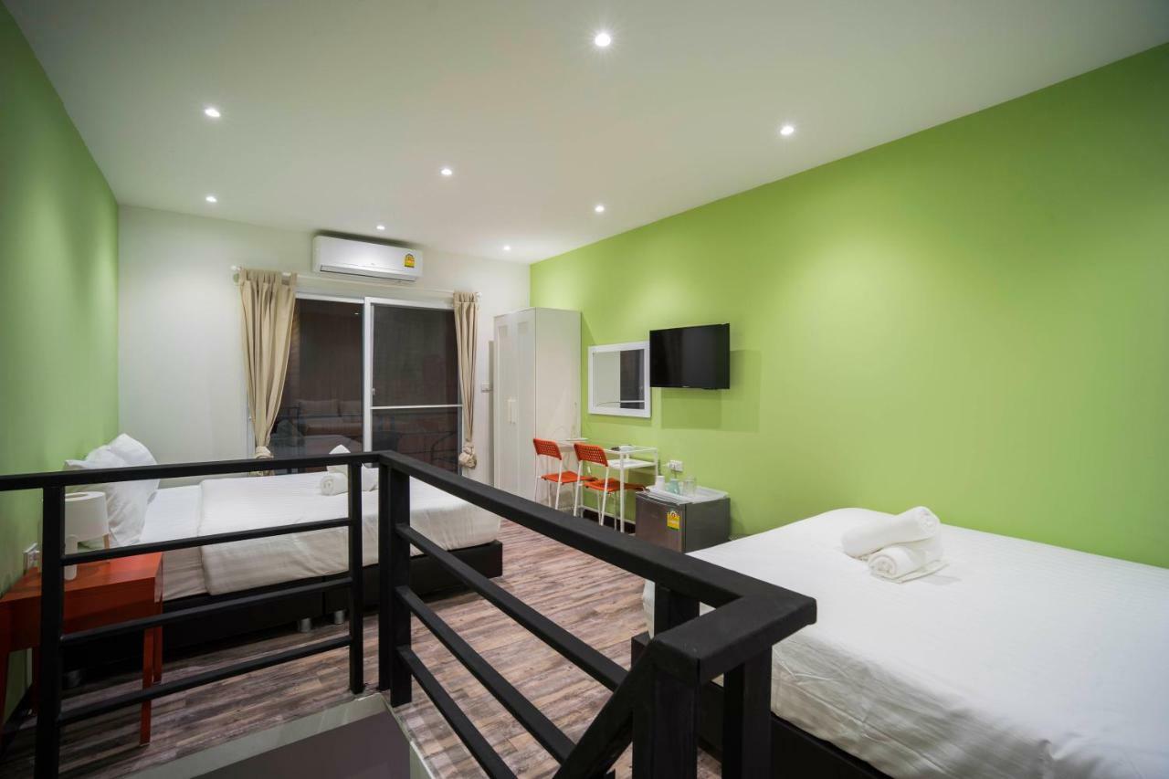 Hotel The M Pool - Bts Ekkamai