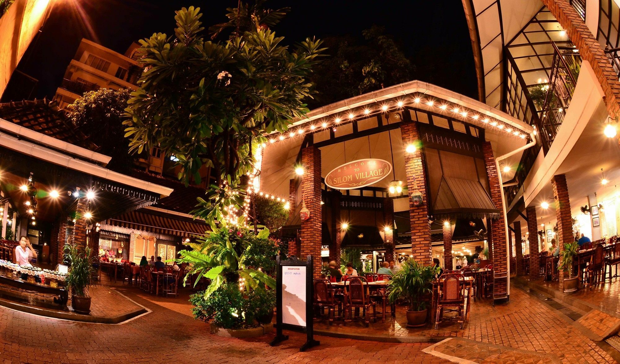 Silom Village Hotell 3*