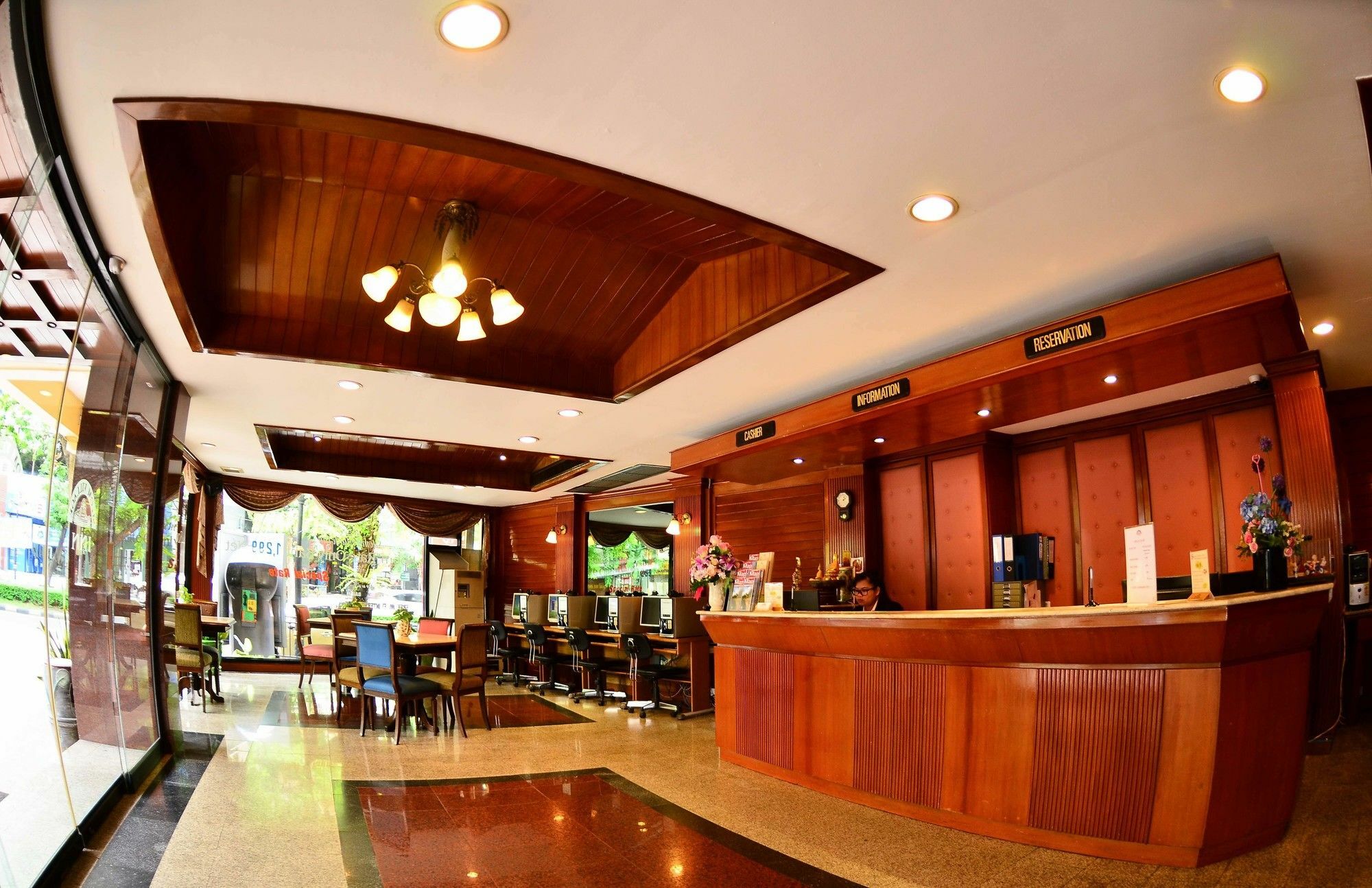 Hotell Silom Village