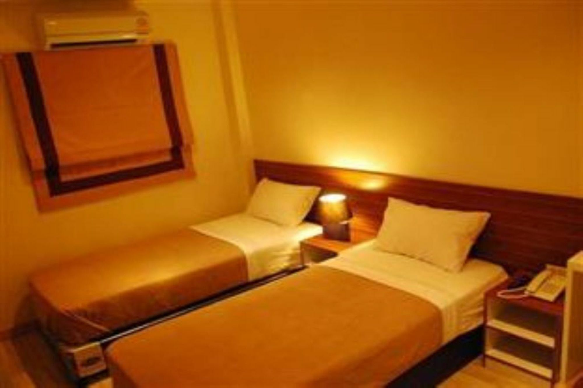Hotel White House Asoke Sukhumvit 18