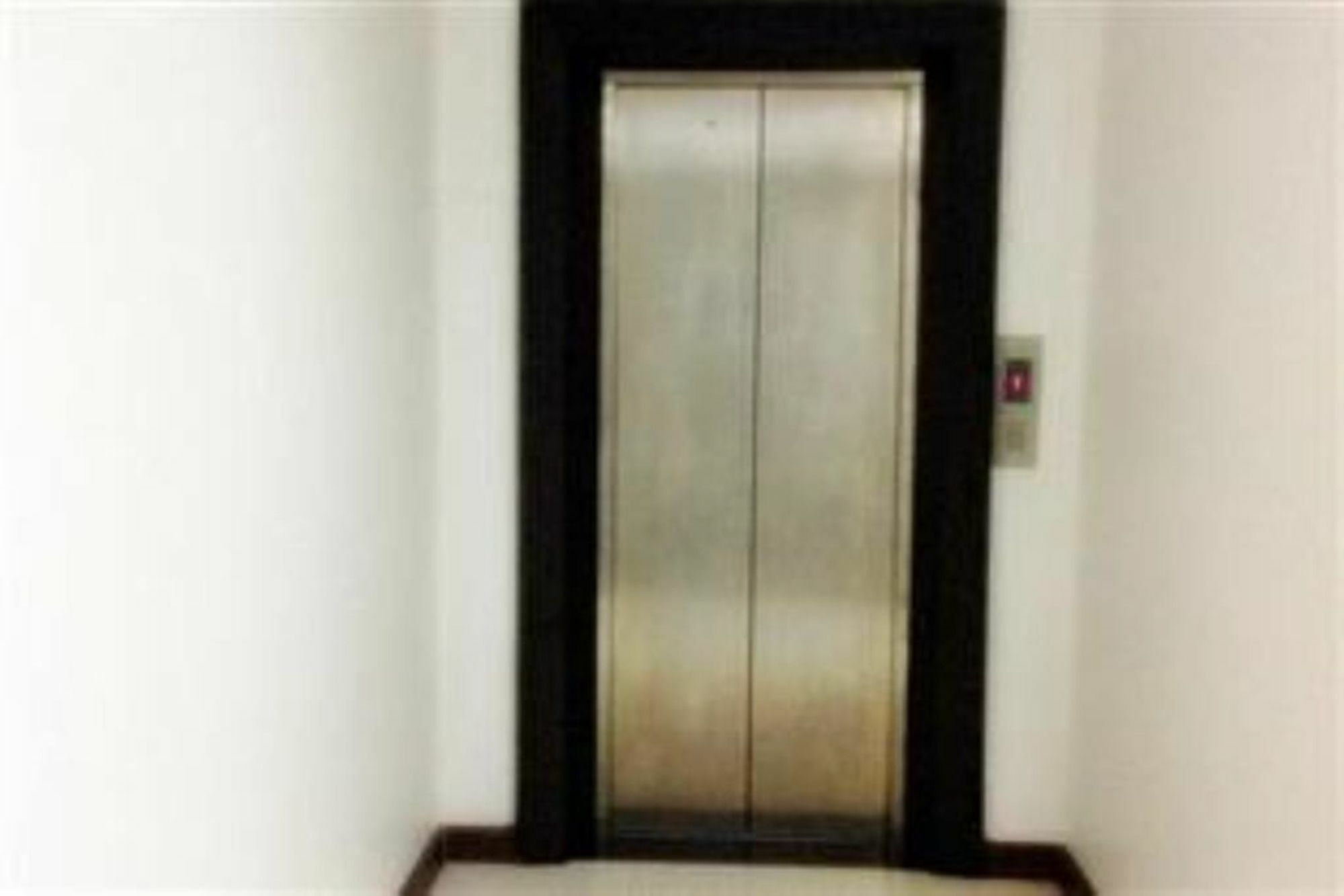 Hotel White House Asoke Sukhumvit 18