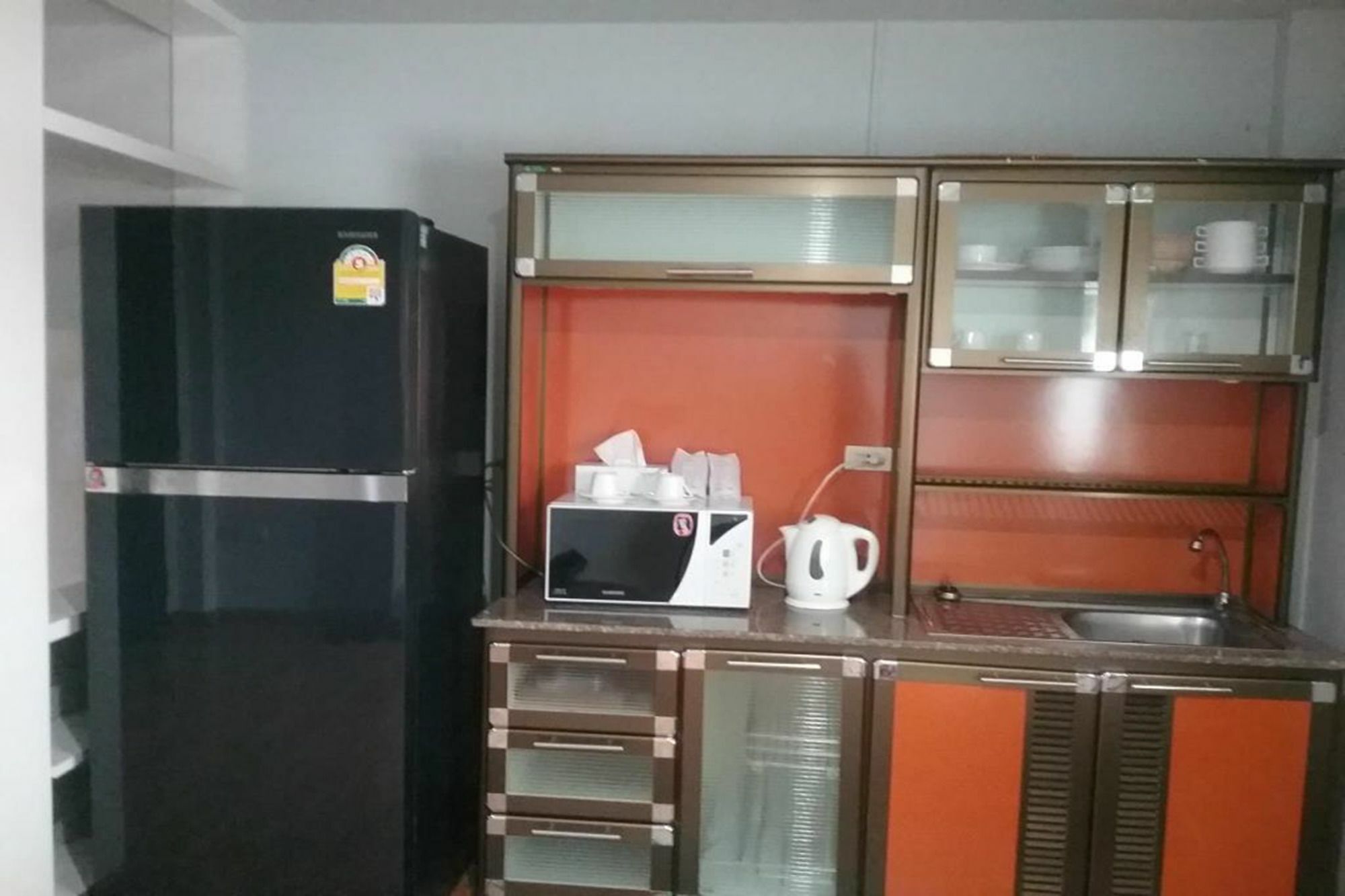 White House Asoke Sukhumvit 18 Bangkok