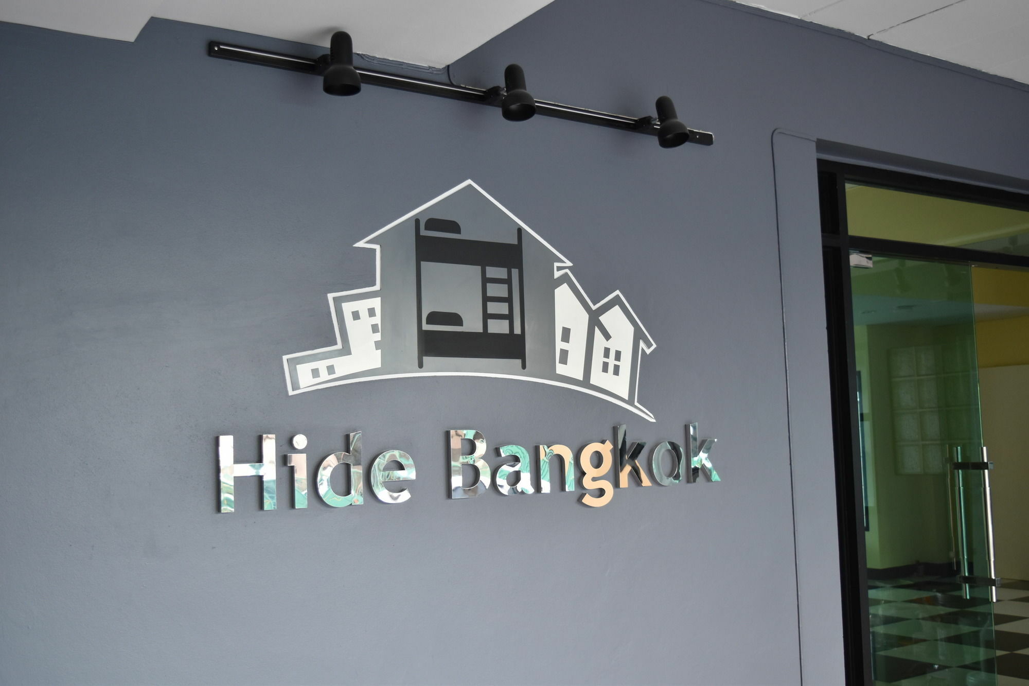 Asrama Hide Bangkok