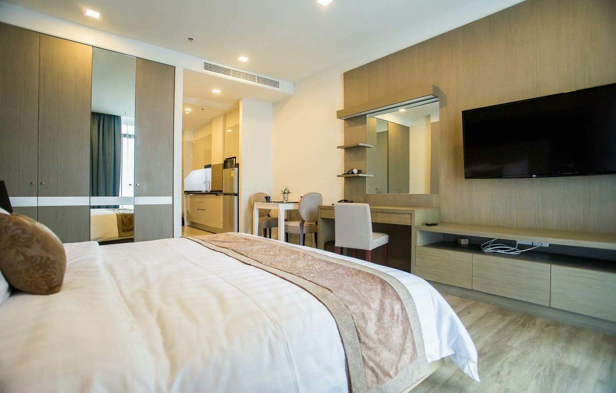 Metropolis Bangkok, Tapestry Collection By Hilton Hotel