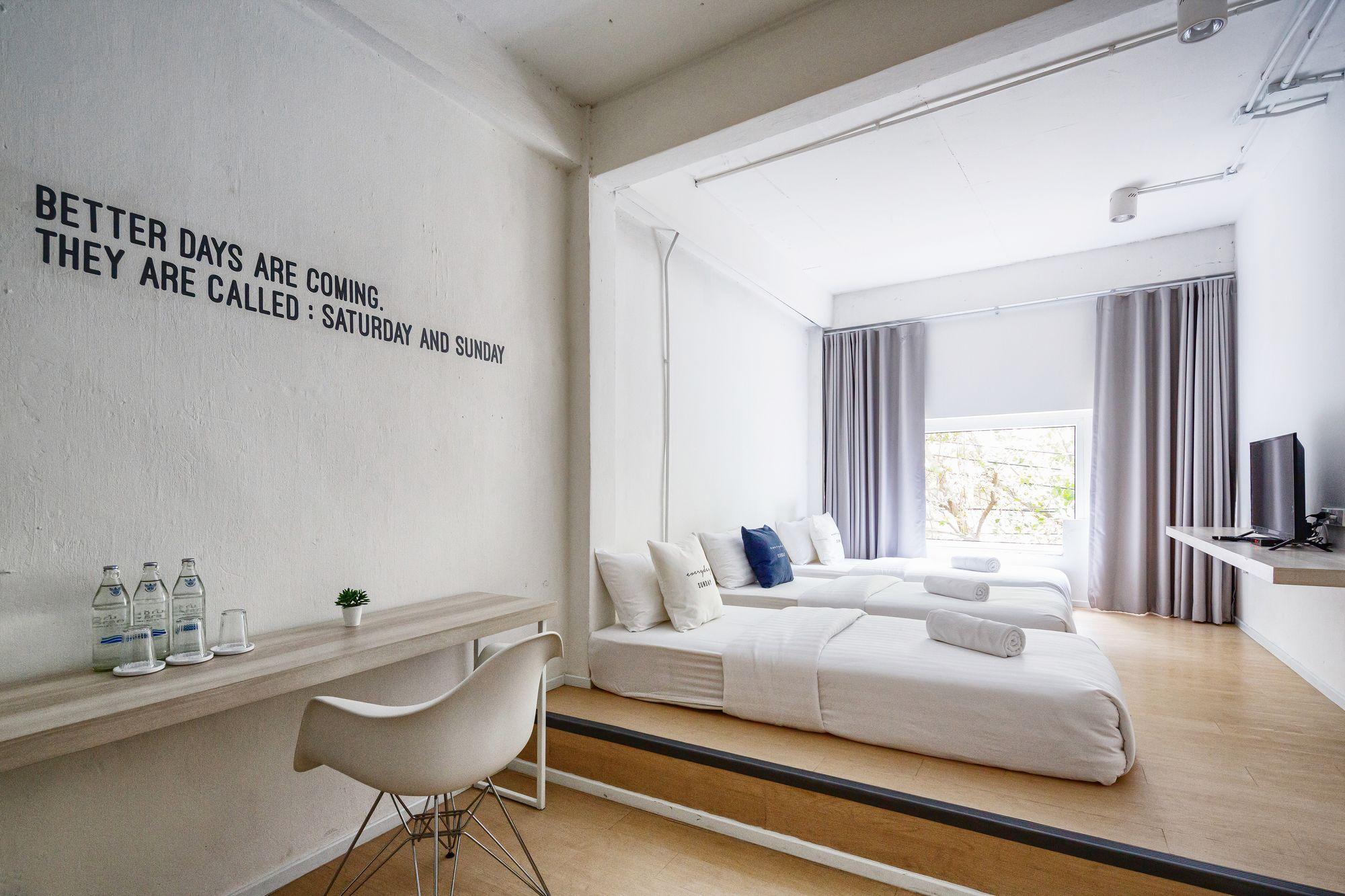 Hostel Everyday Sunday Social