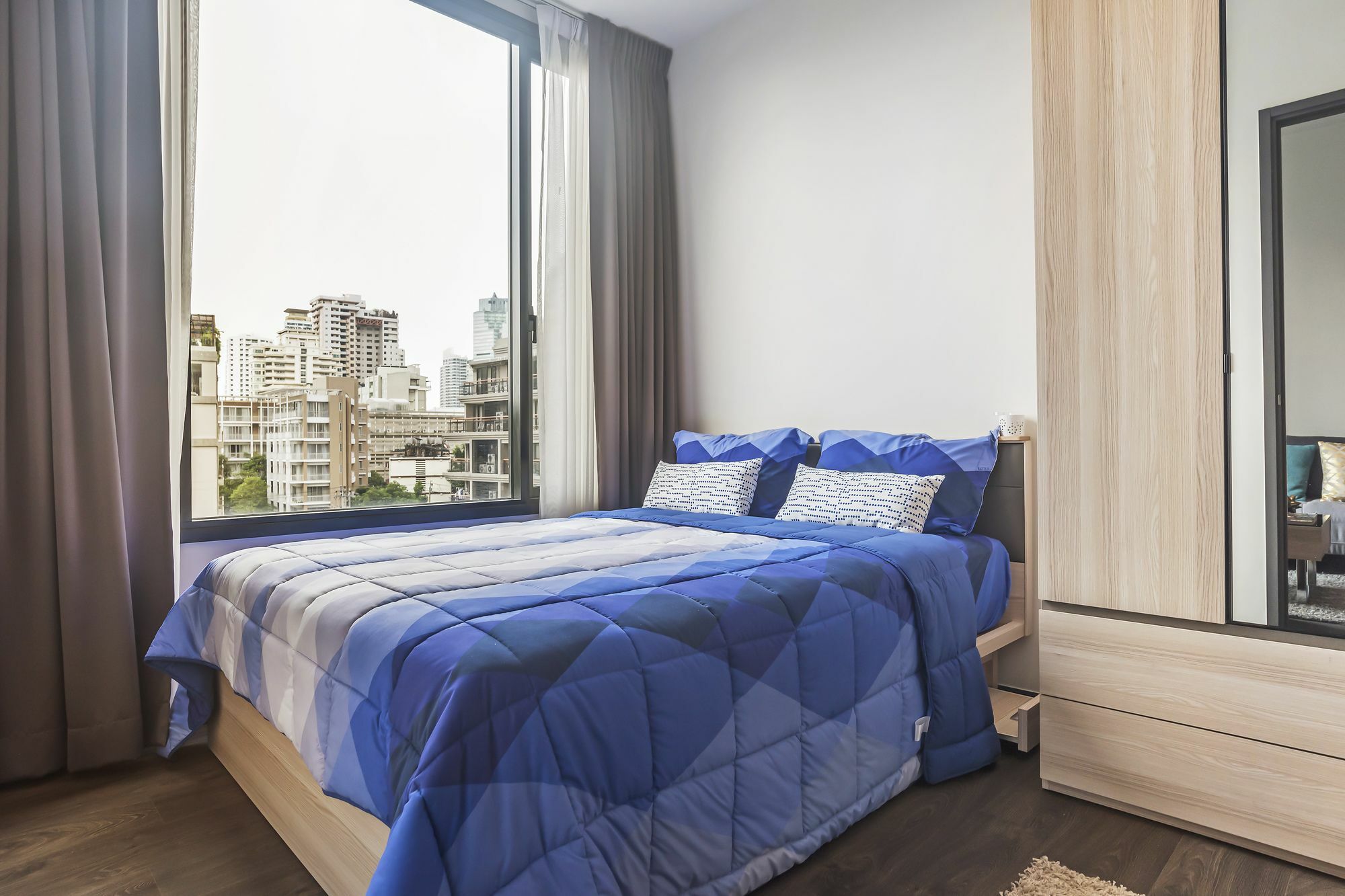 Edge Sukhumvit 23 Apartment