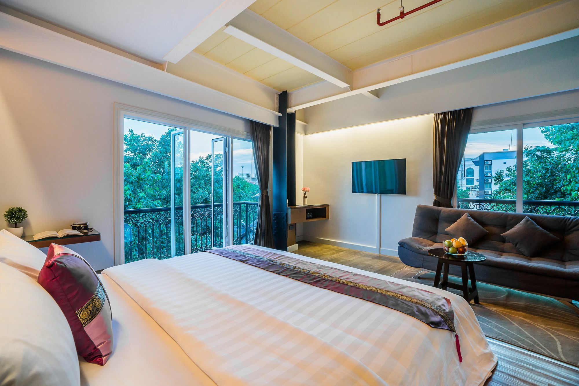Dang Derm In The Park Khaosan Hotel Bangkok