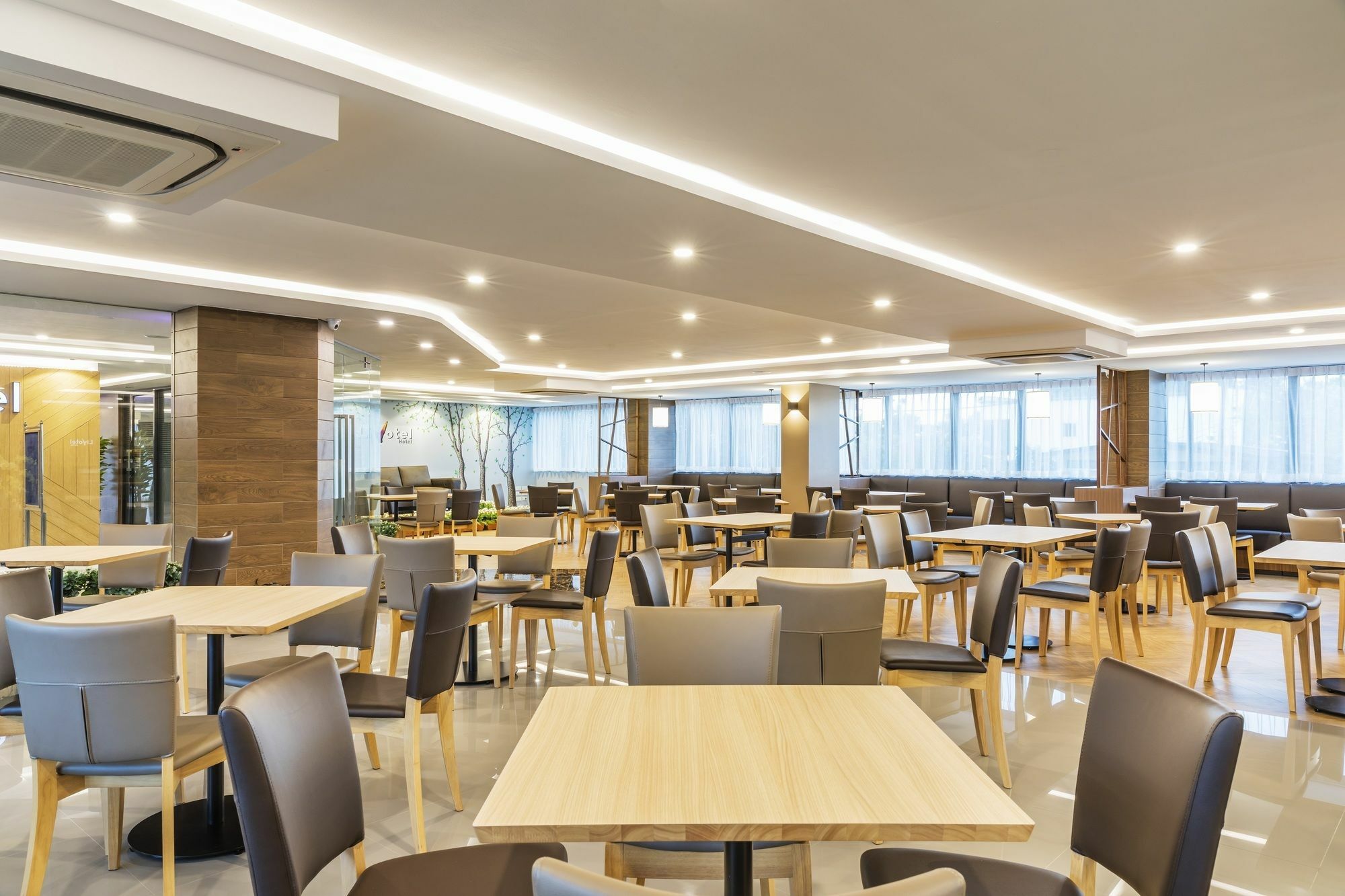 Livotel Hua Mak Khách sạn 4*
