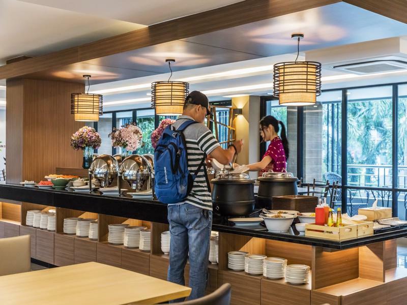 Livotel Hua Mak Khách sạn 4*
