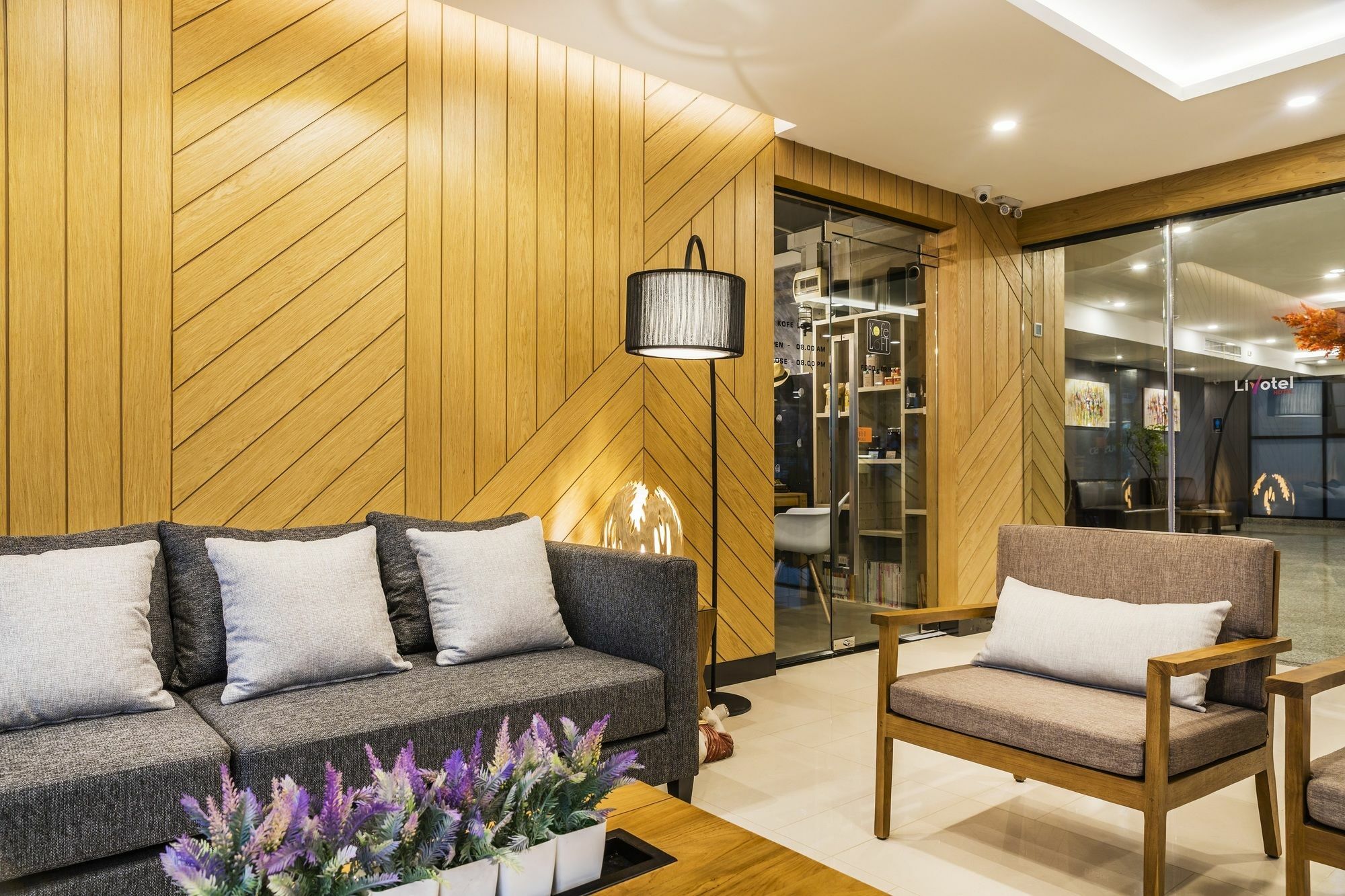 Livotel Hua Mak Khách sạn 4*