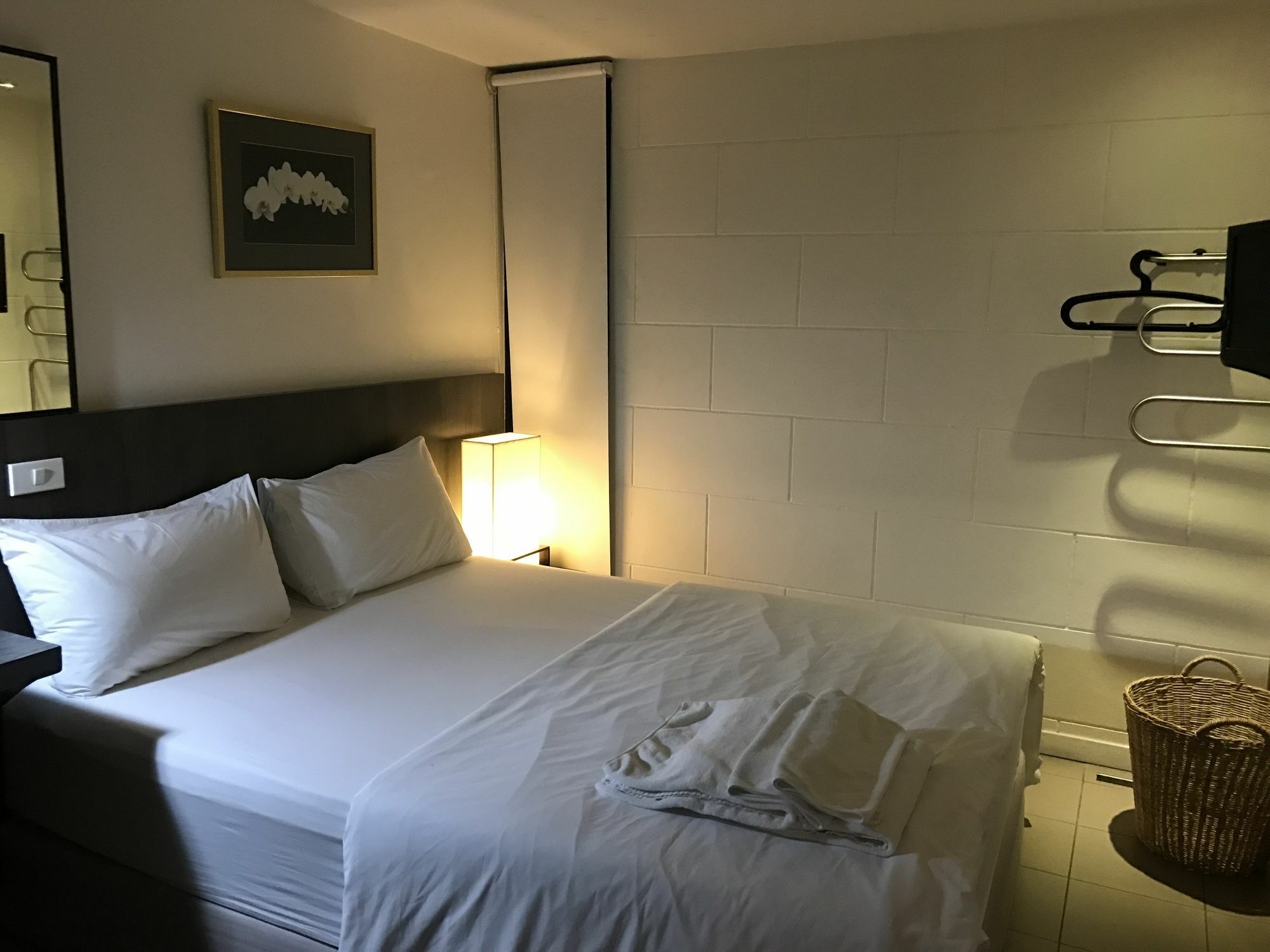 Somewhere To Escape - Hometel Hotel Bangkok