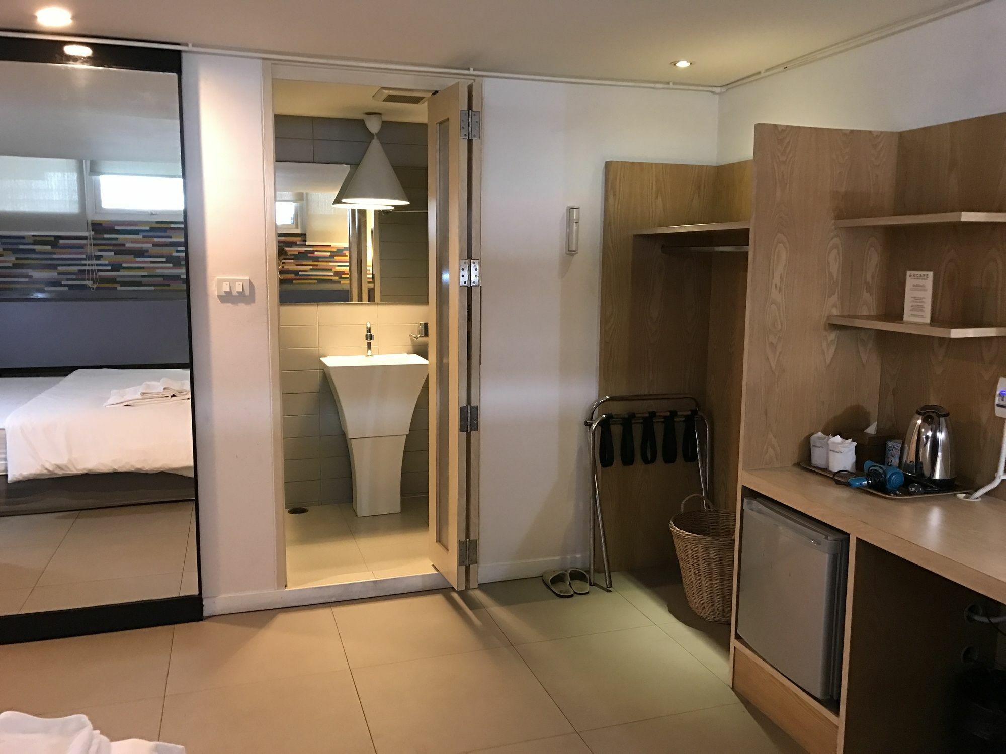 Somewhere To Escape - Hometel Hotel Bangkok