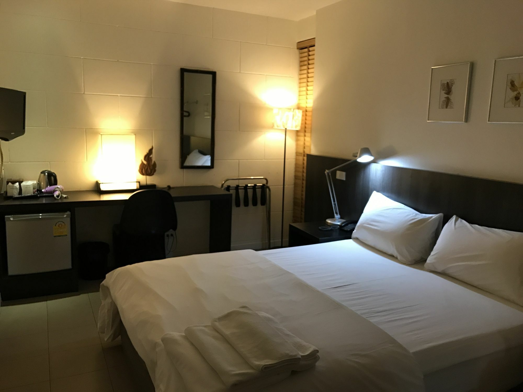 Somewhere To Escape - Hometel 3*