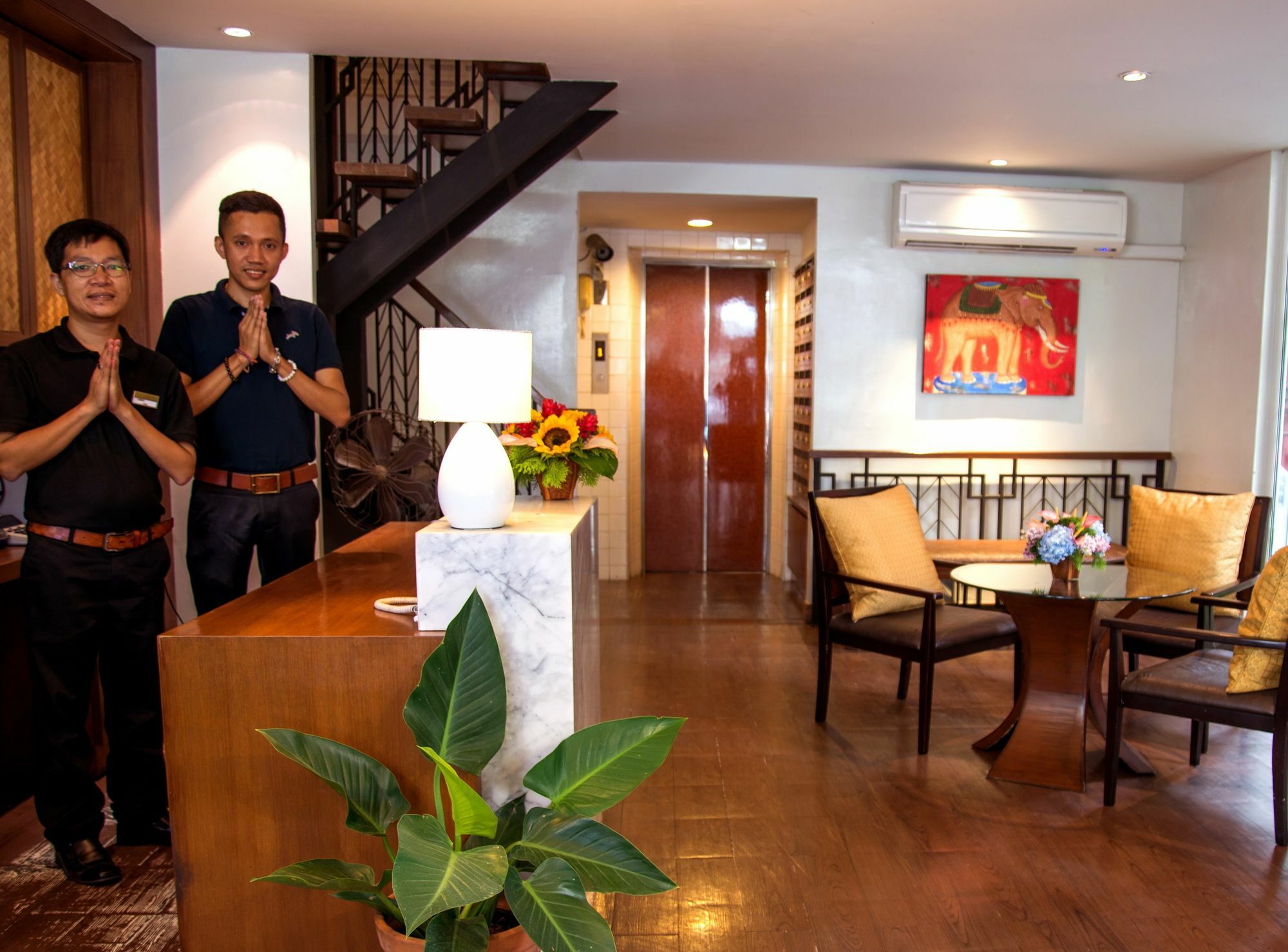 Tarntawan Place *