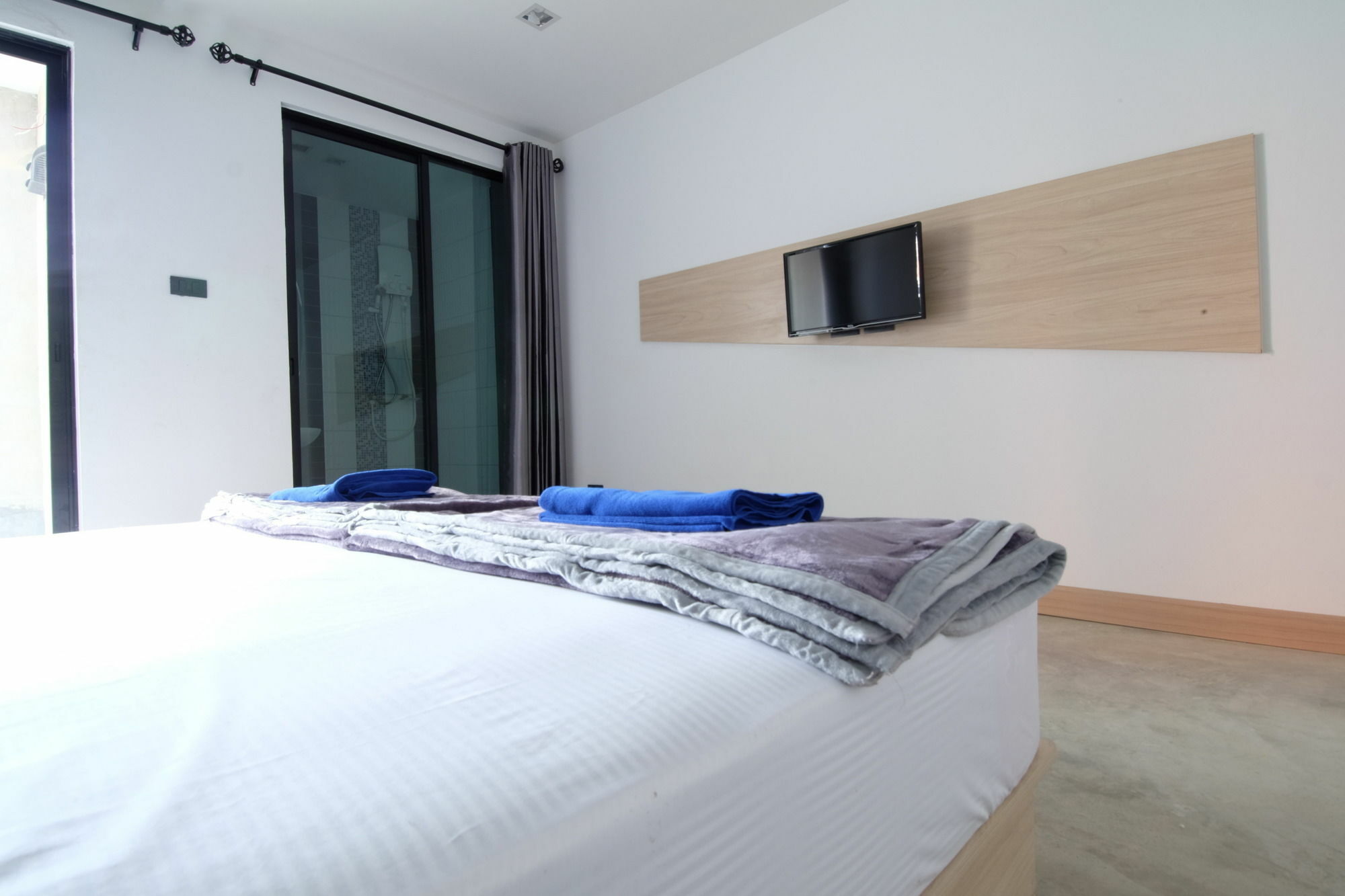 Hotel Bed-room At Suvarnabhumi Airport -sha- Bangkok