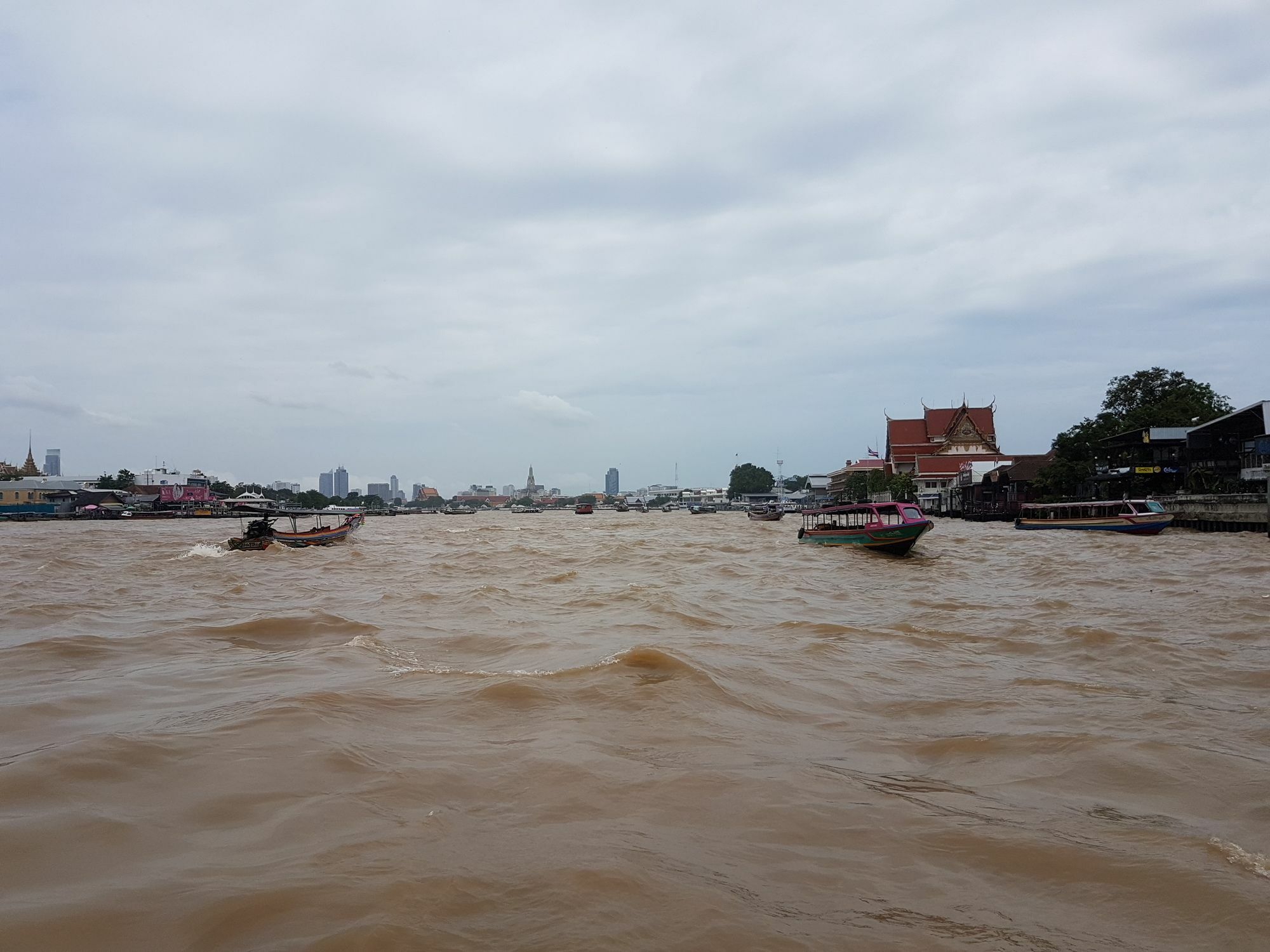 S.e.t Thanmongkol Gjestgiverier