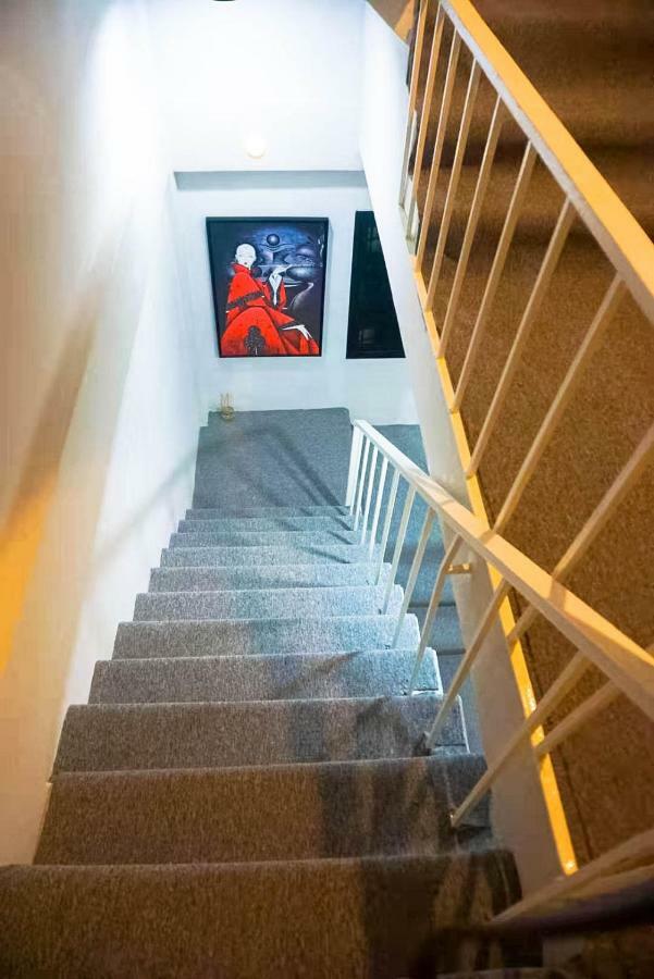 Gallery House Hotel *