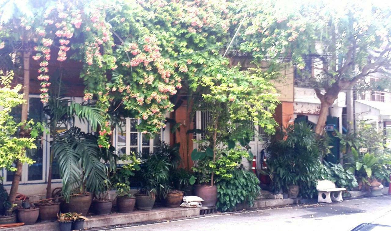 Cafe De Baan Raow