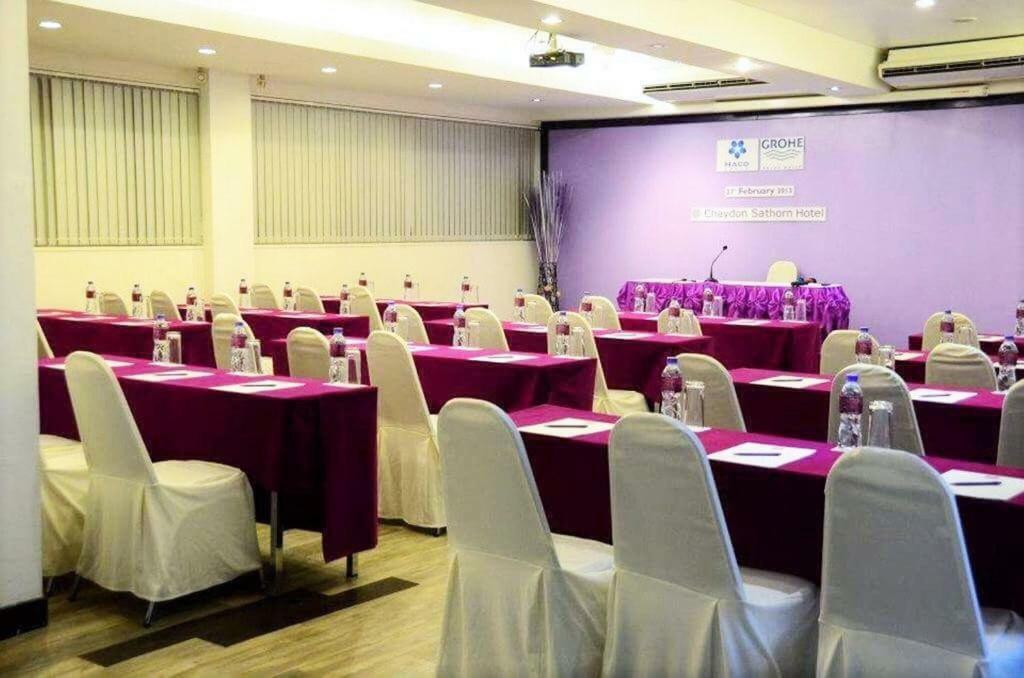 Khách sạn The Embassy Sathorn 3*