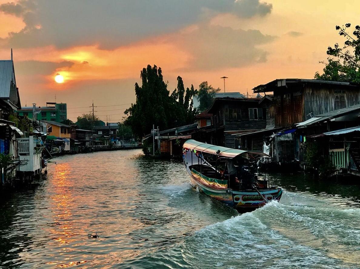 Canal Next Door Guest house