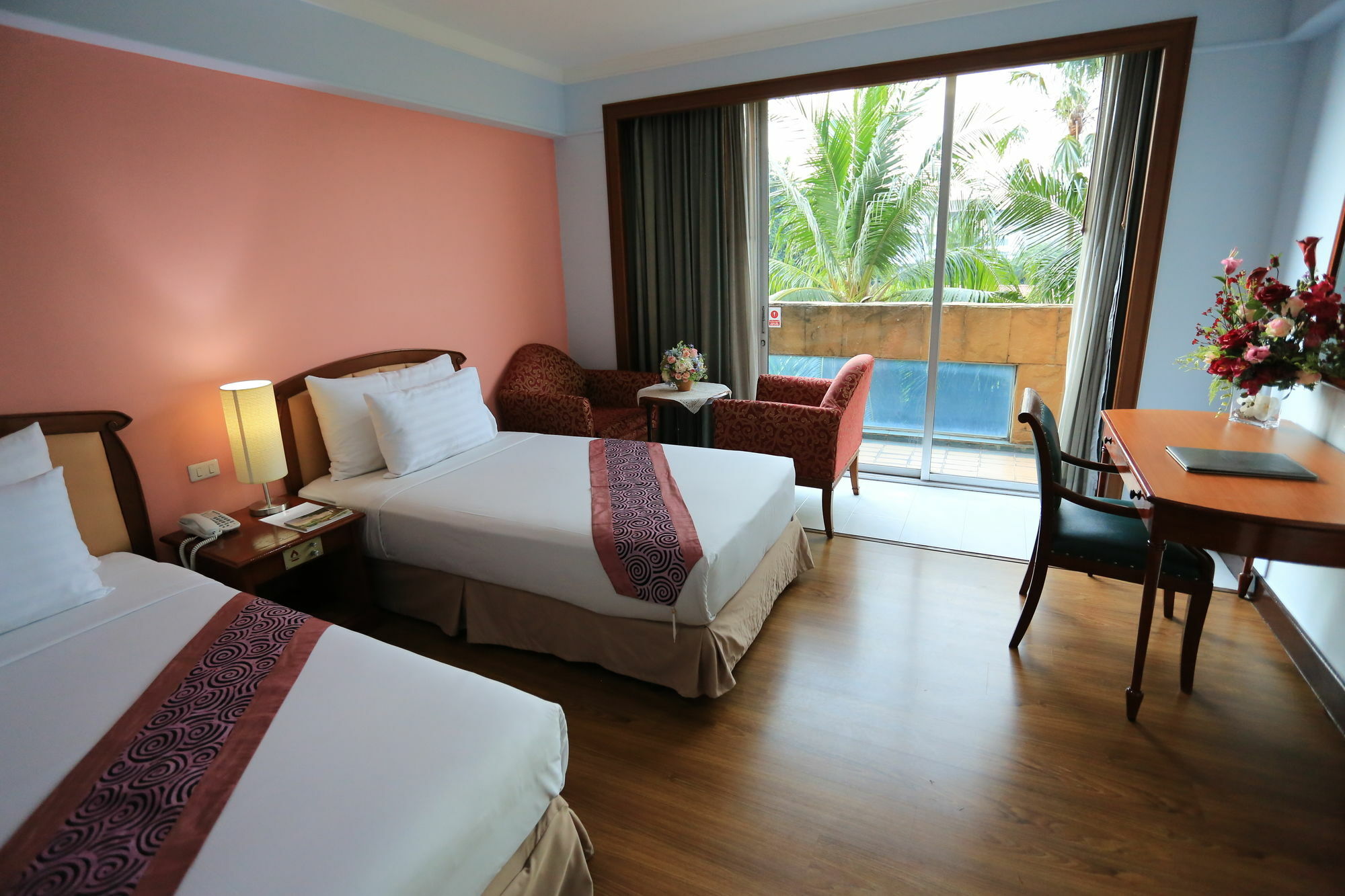 Hotel Karnmanee Palace