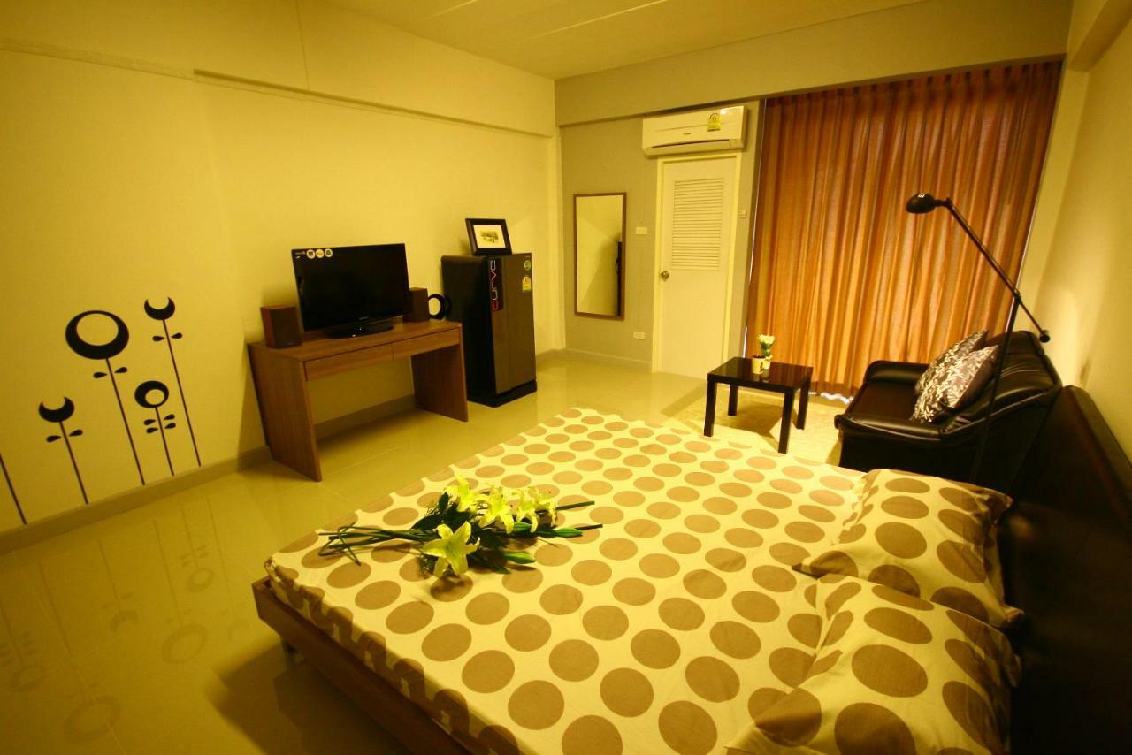 At Phetkasem Aparthotel Bangkok
