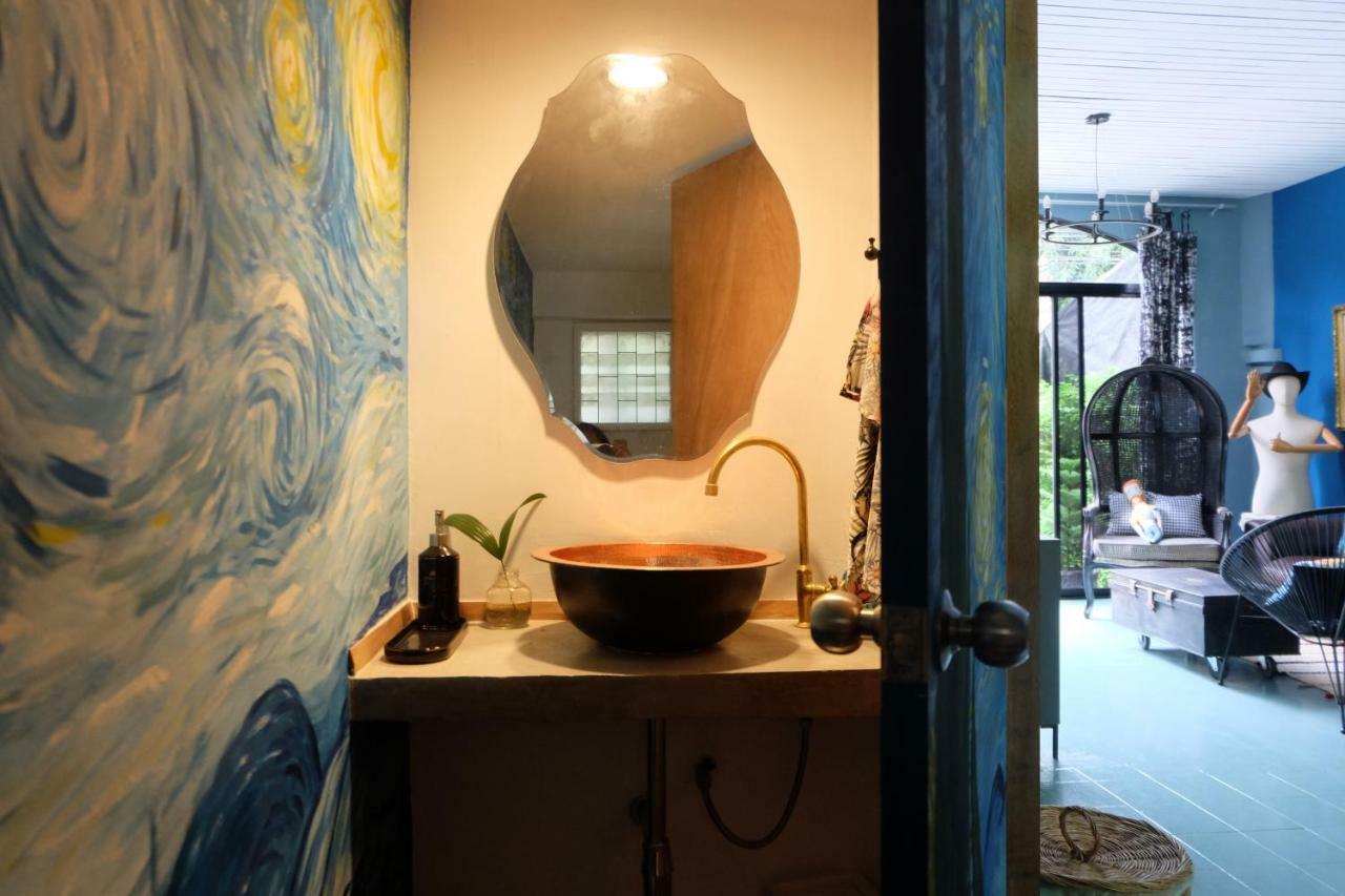 Vila Artistic And Quirky With A Copper Bath And Complimentary Snack *