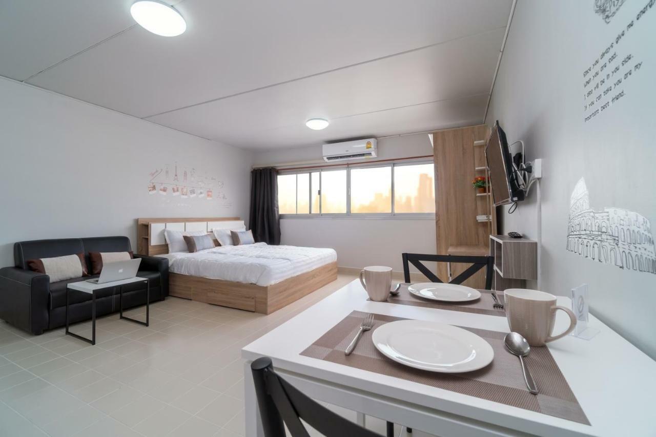 Apartment Popular Muangthong T1 By Khun Eve