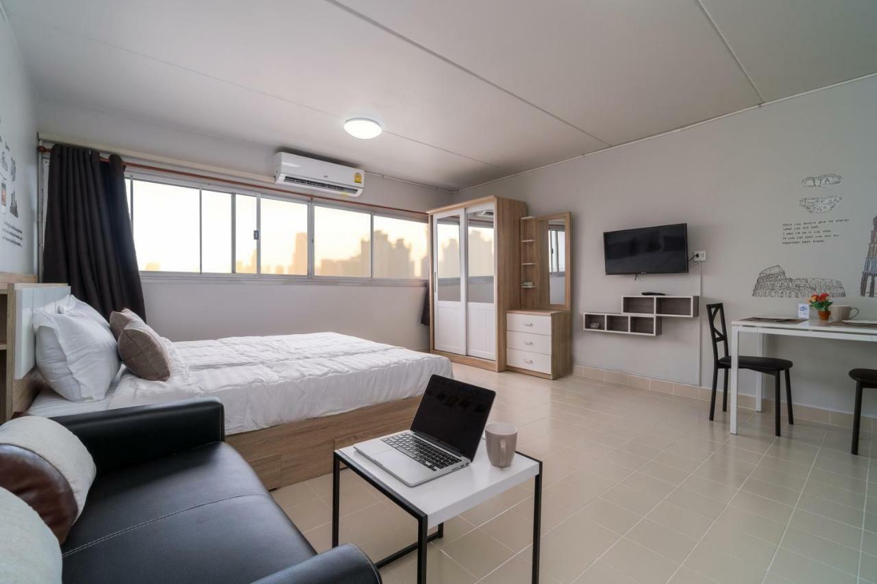 Apartment Popular Muangthong T1 By Khun Eve Bangkok
