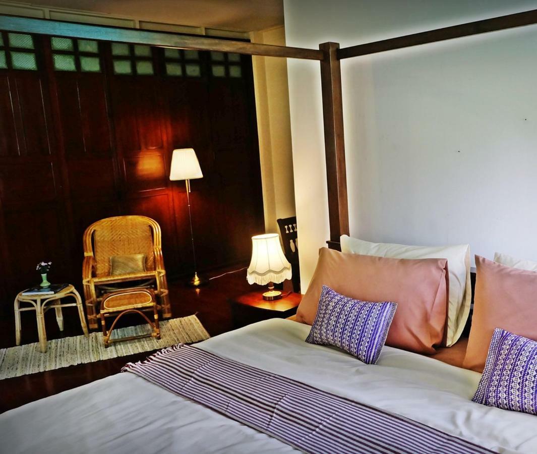 Guest house 24 Samsen Heritage House