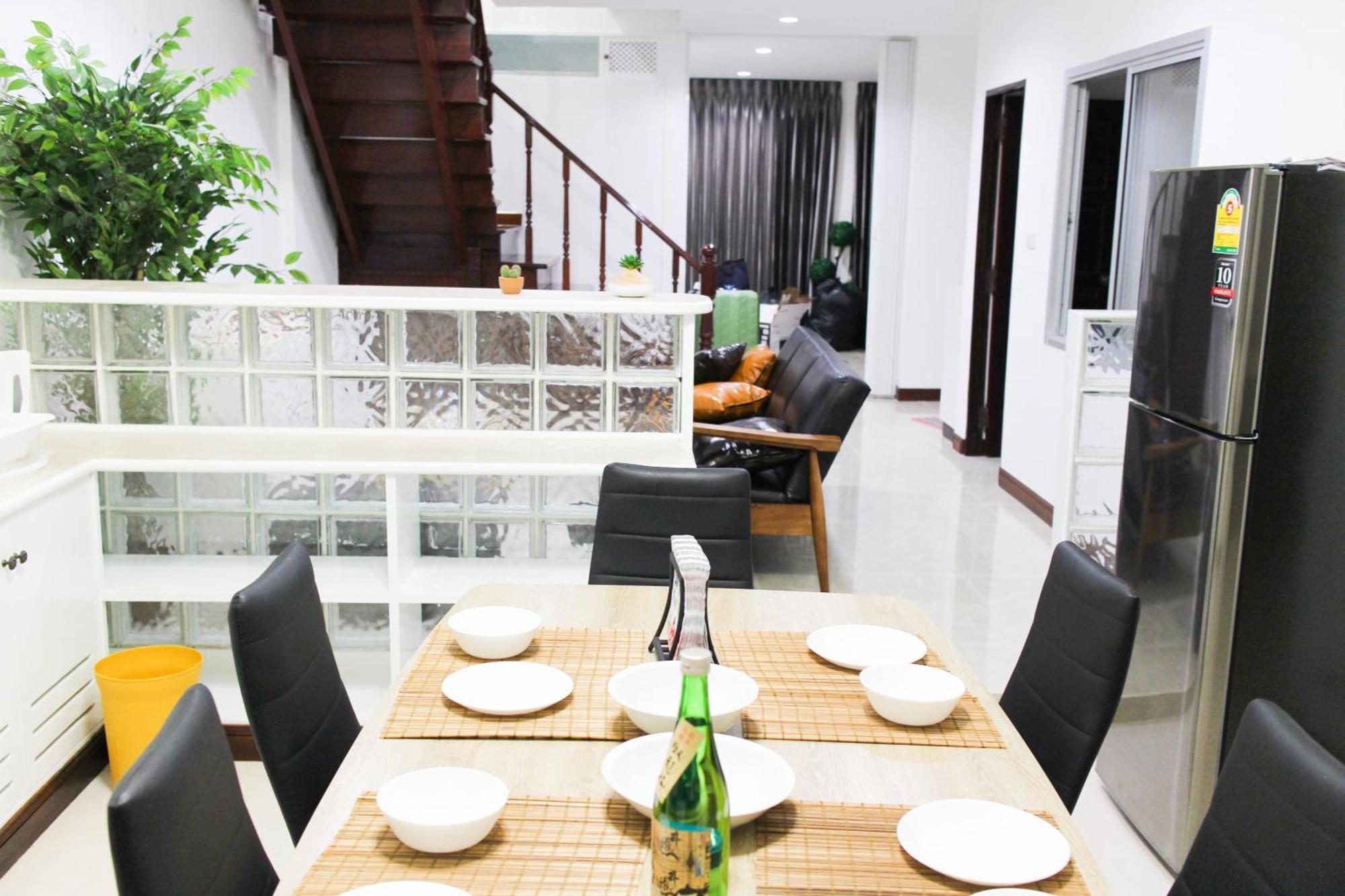 Train Night Market To 2Min & Mrt To 3Min, Modern & Big House * Bangkok