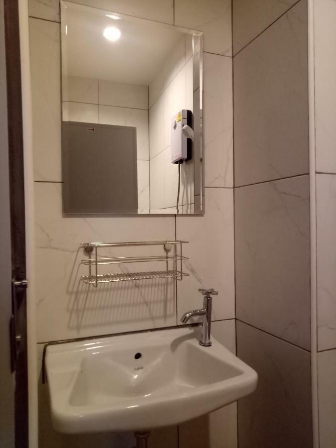 R9 Nhà khách *