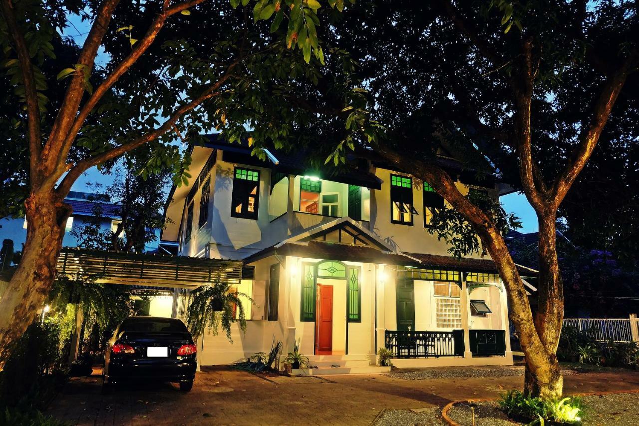 24 Samsen Heritage House