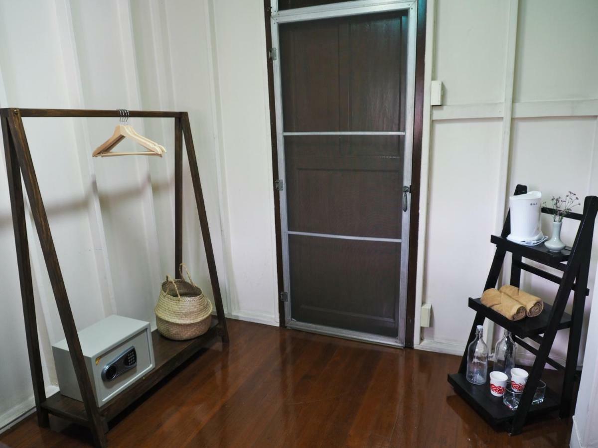 Guest house 24 Samsen Heritage House *