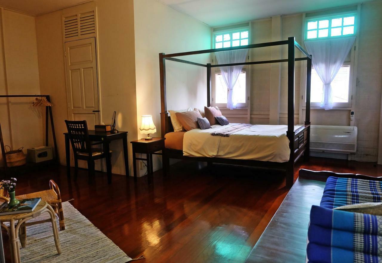 24 Samsen Heritage House *