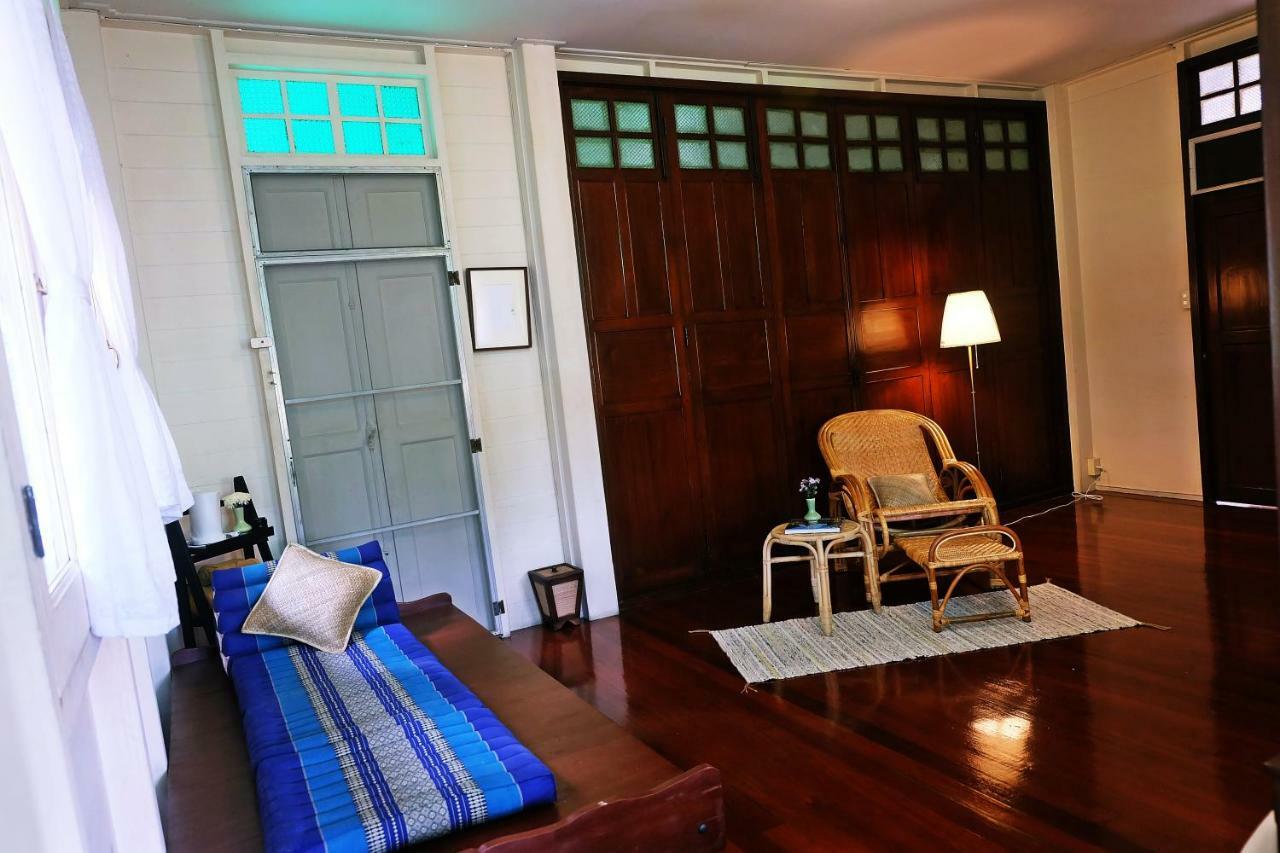 24 Samsen Heritage House