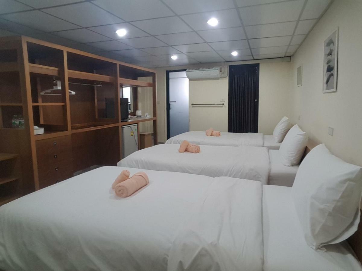 Double D & Cafe Hotel