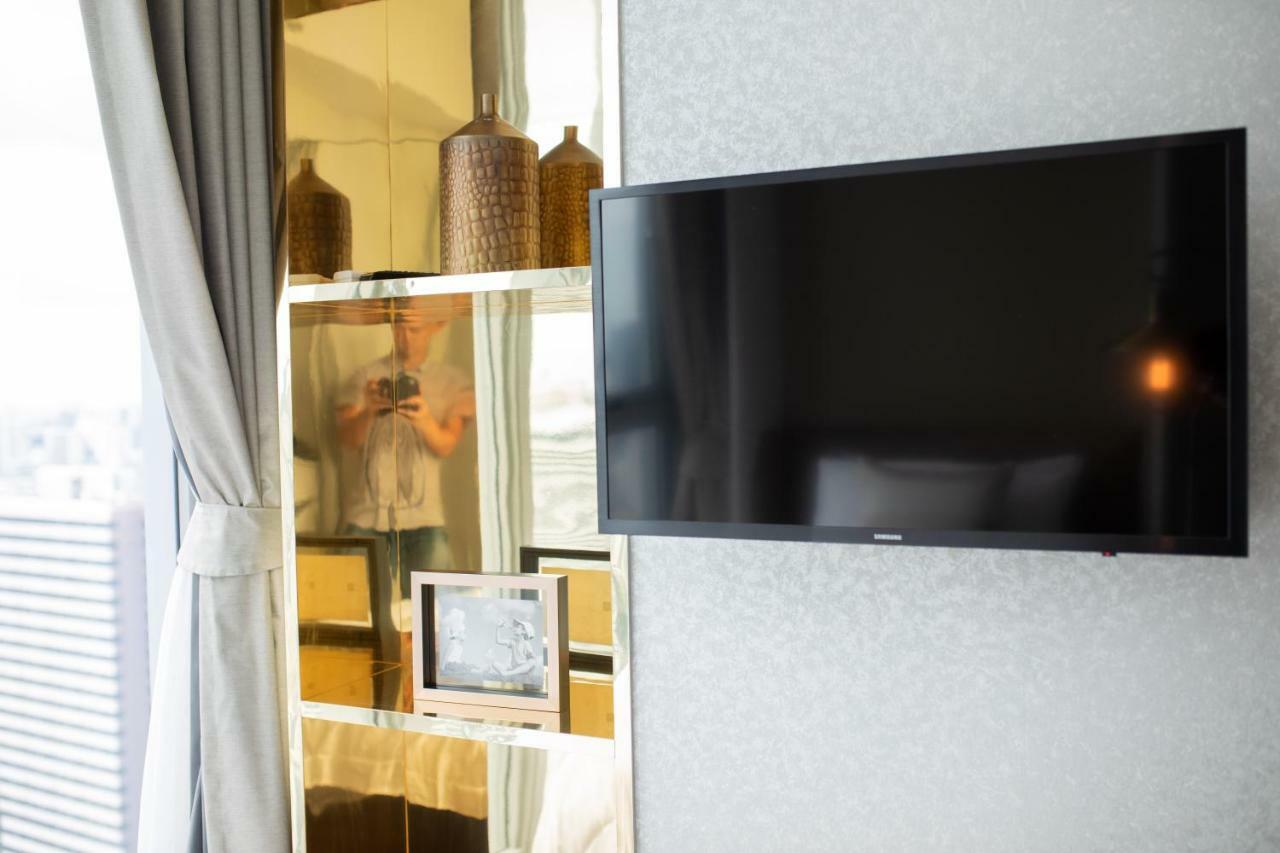 Hyde Sukhumvit 11 Floor 2 Apartment *