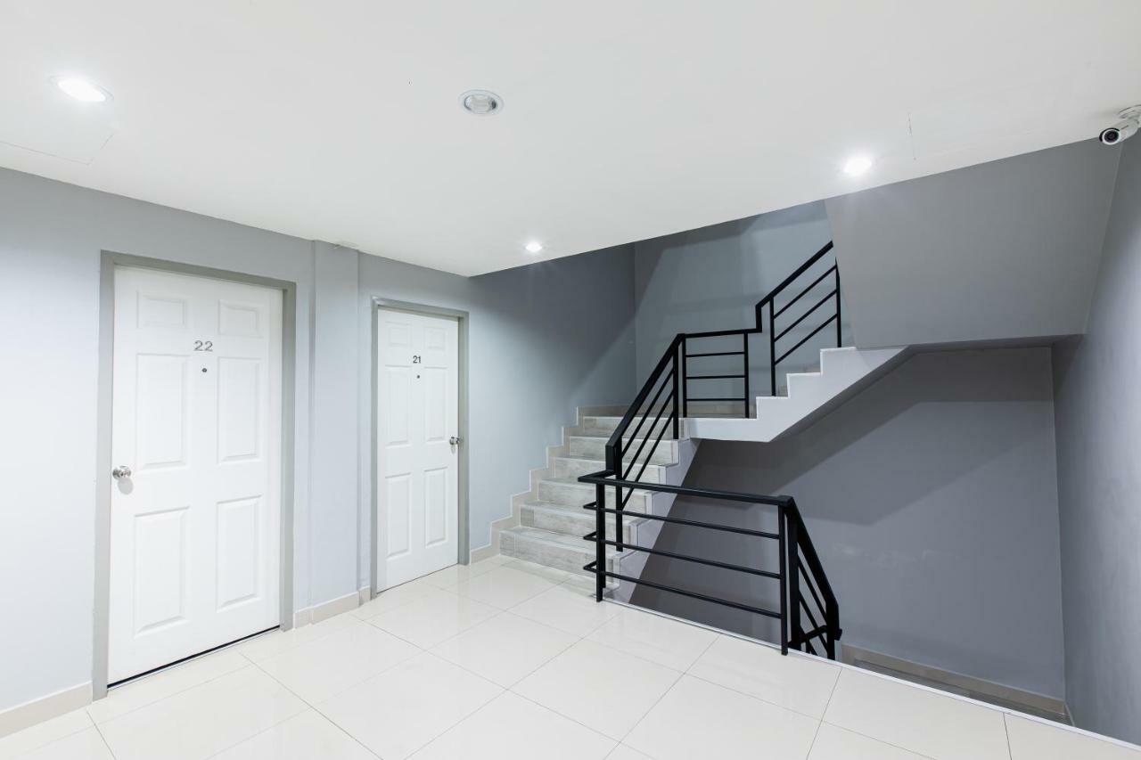 Apartment Place *