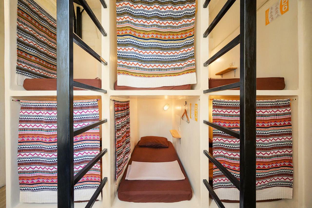 Warm White Hostal
