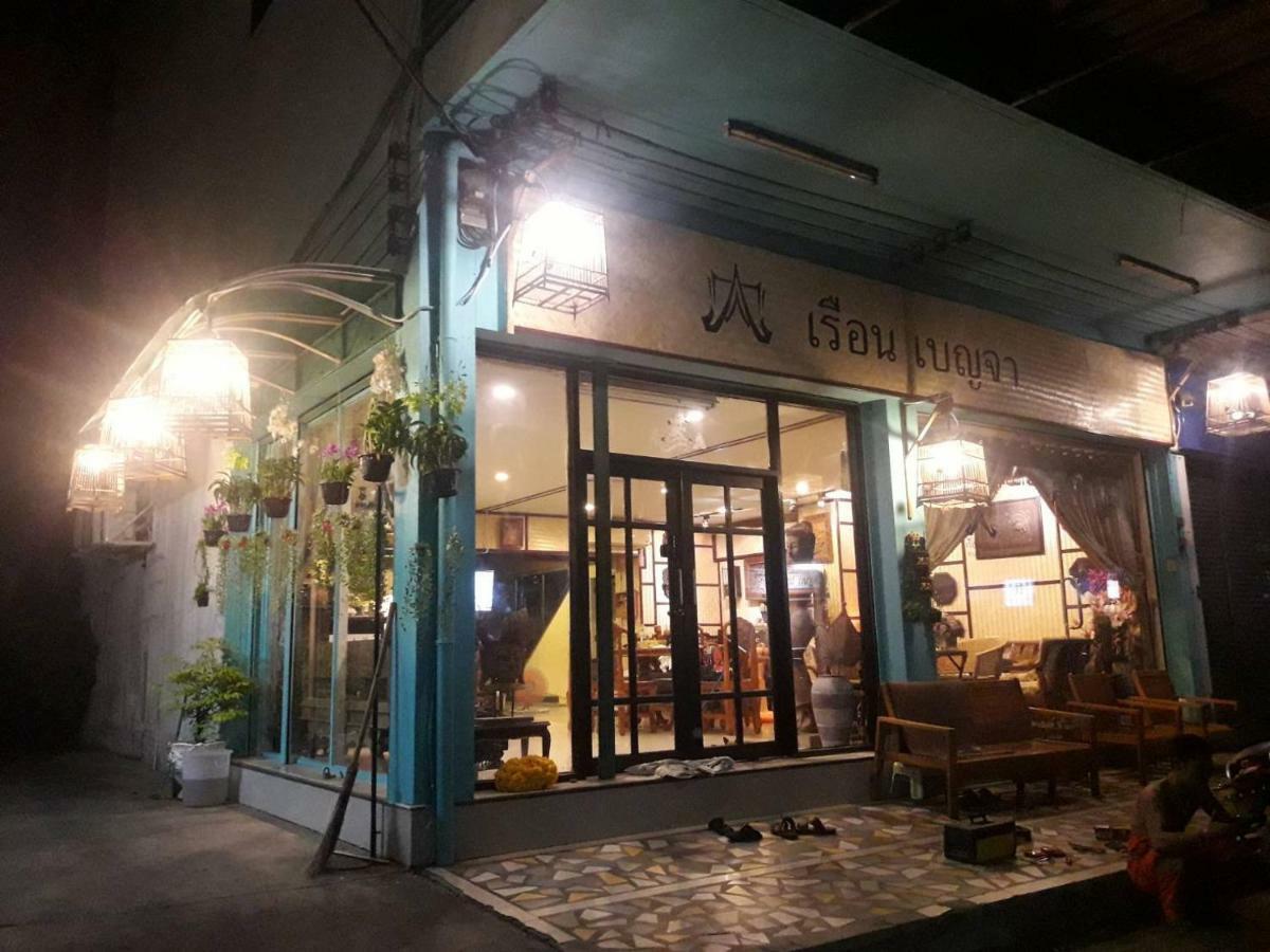 Ruan Ben Ja Don Mueang,bangkok *