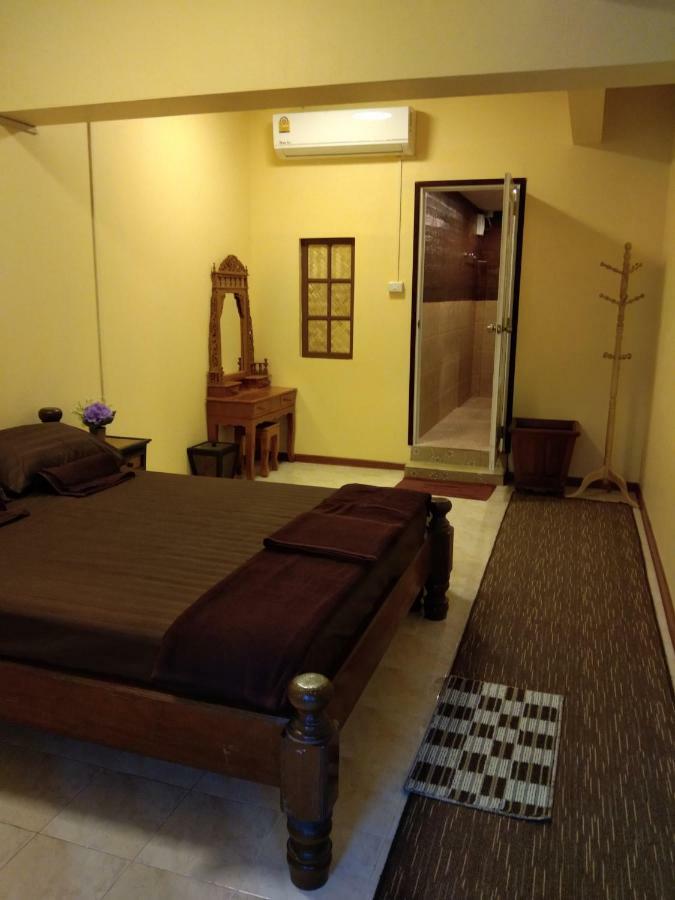 Ruan Ben Ja Don Mueang,bangkok Hostel