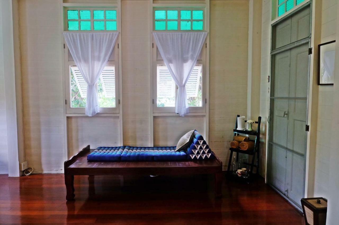 Guest house 24 Samsen Heritage House *