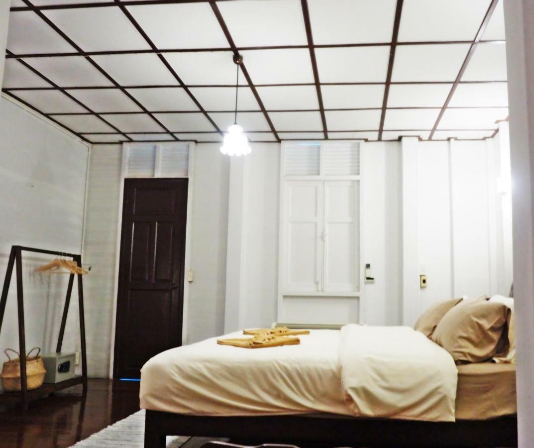 24 Samsen Heritage House Bangkok