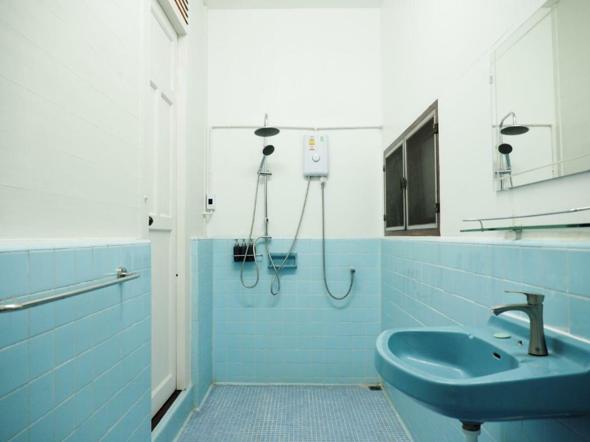 24 Samsen Heritage House Guest house