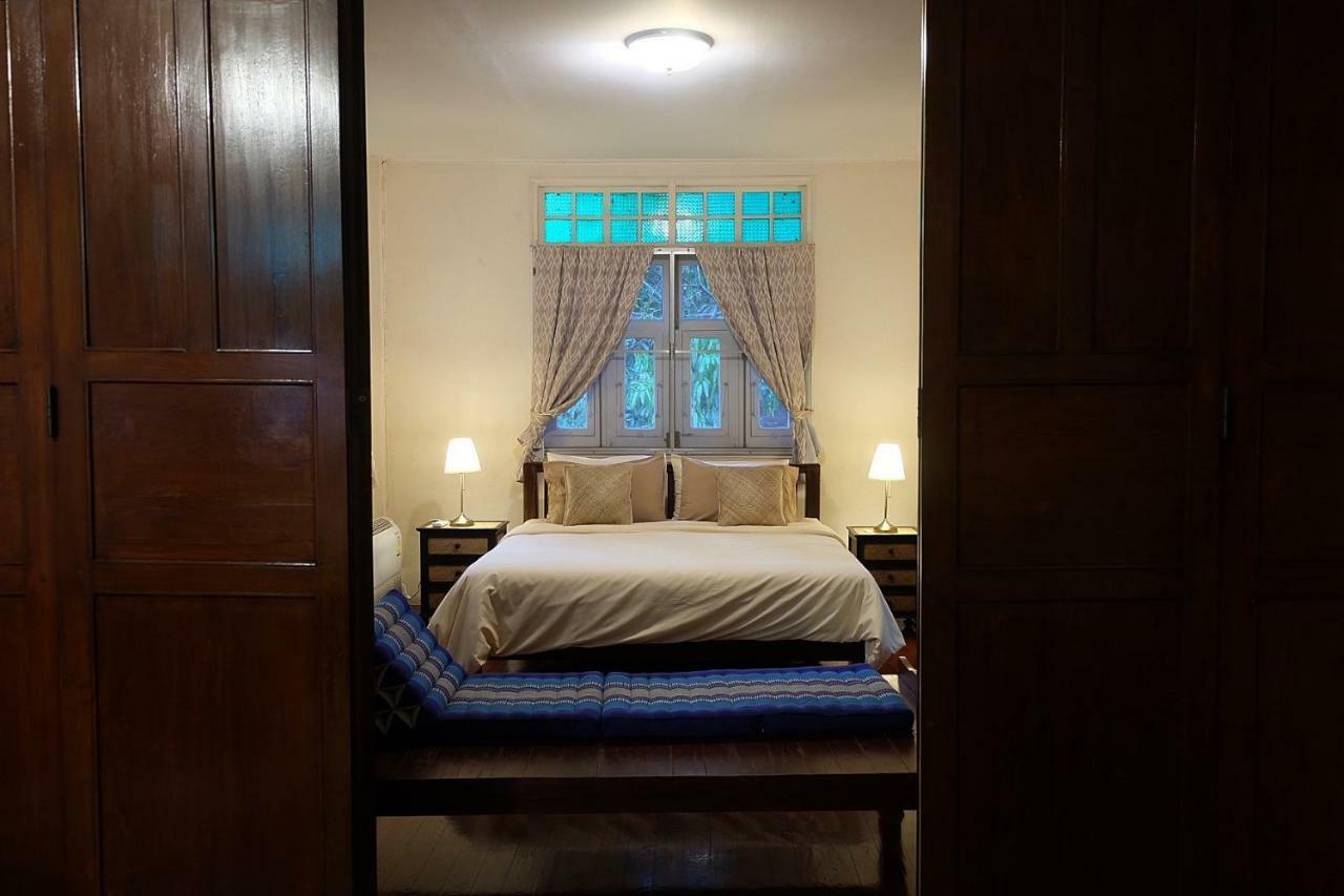 24 Samsen Heritage House *