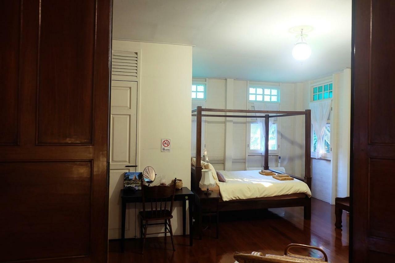 Guest house 24 Samsen Heritage House *