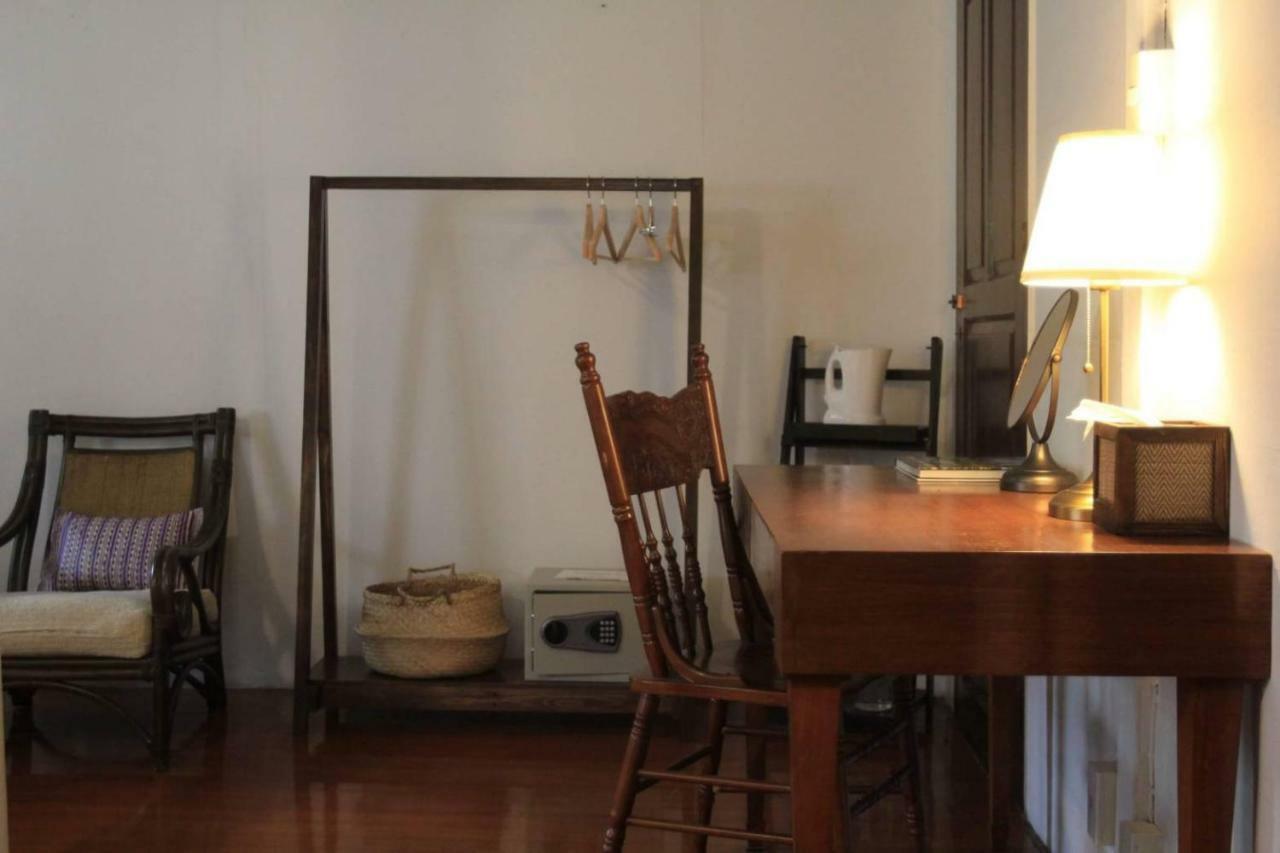 24 Samsen Heritage House * Bangkok